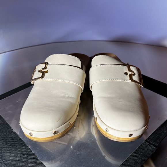 Dr. Scholl’s Shoes Cream Slip-On Closed-Toed Clogs, size 7.5M - Picture 2 of 6